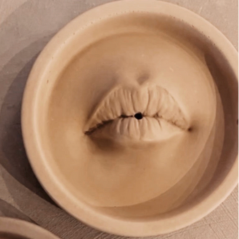 Cocoa Classic Lip Incense Burner with sculpted lip detail.